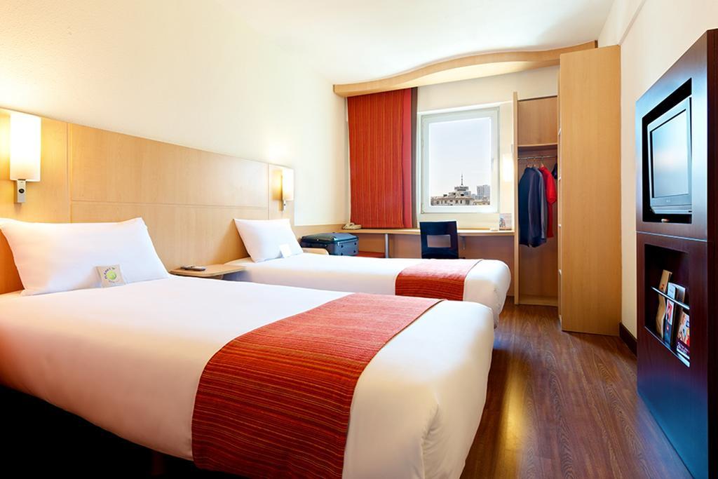 Ibis Tianjin Railway Station Hotel Екстериор снимка